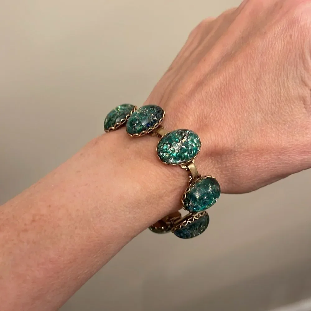 Vintage Green Fiery Iridescent Foil Art Glass Cabochon SilverTone 6.25” Bracelet